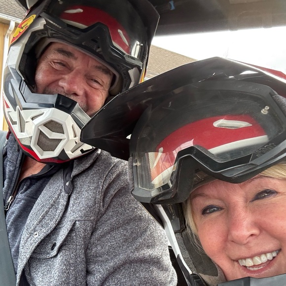 I'm live join bethsanto - Picture 3 of 7